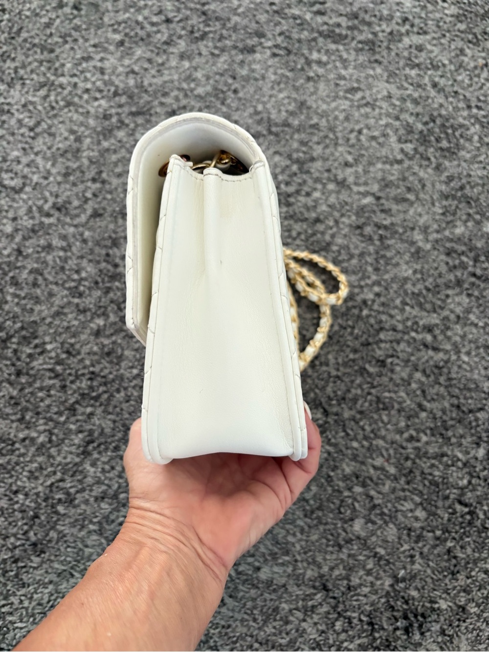 Quilted Chain-Handle Shoulder Bag in Cream - Picture 4 of 5